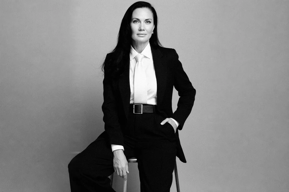 Black and white portrait of Melanie Cox